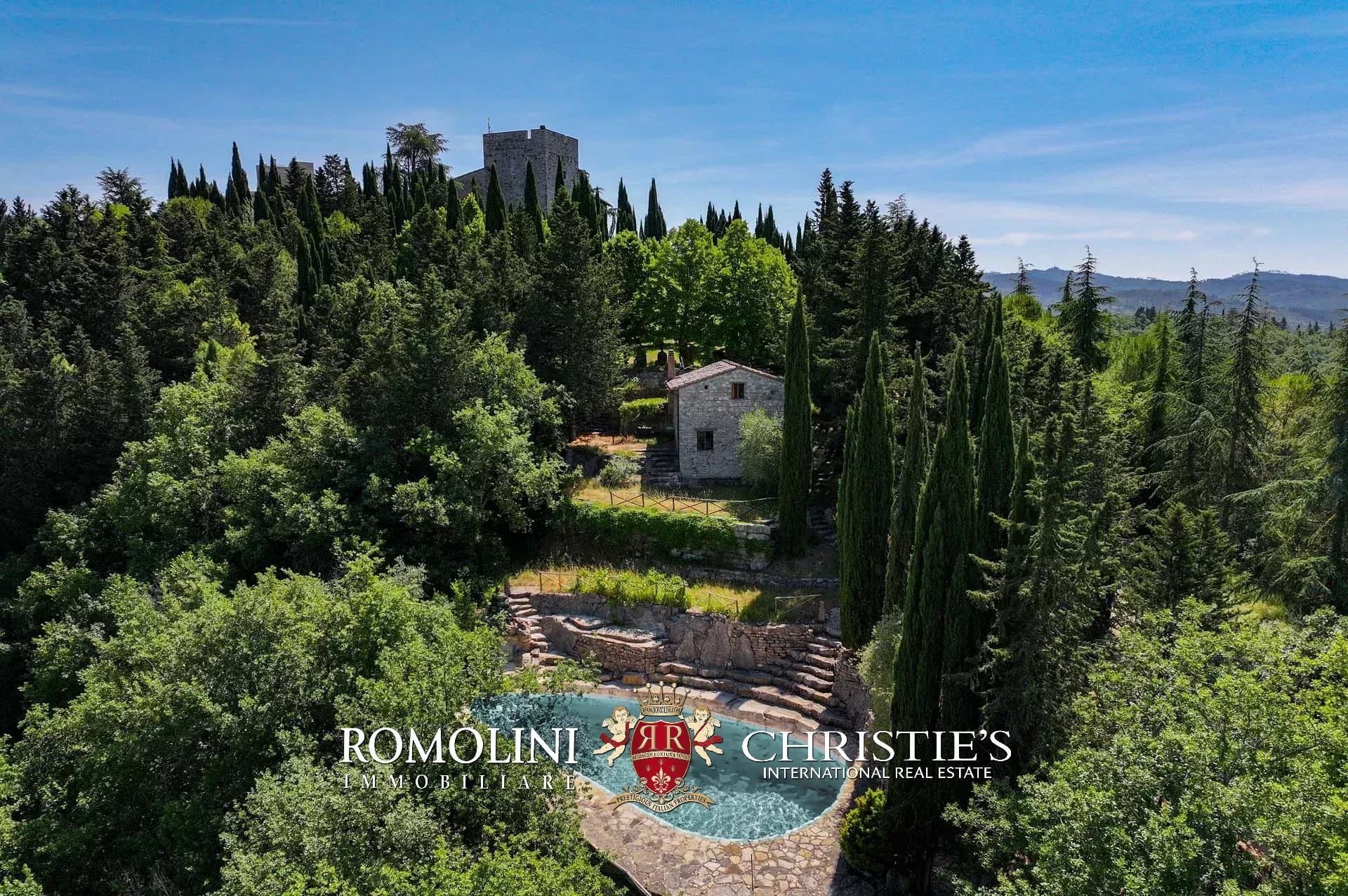 Castle For Sale In A Panoramic Position In Chianti Classico — Medieval Castle for sale in Tuscany, Italy