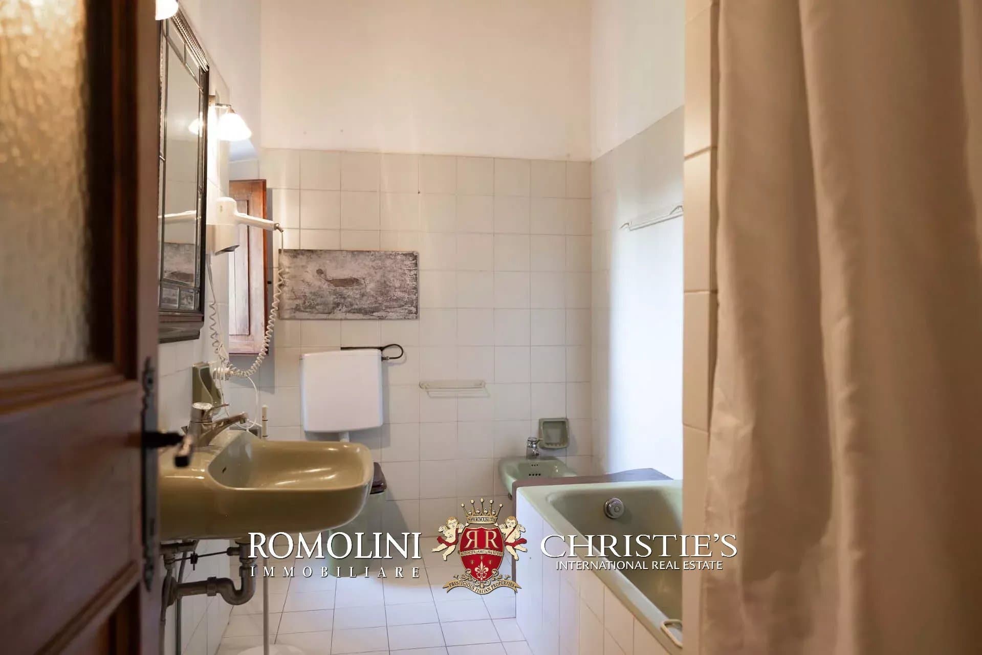 Castle For Sale In A Panoramic Position In Chianti Classico 4