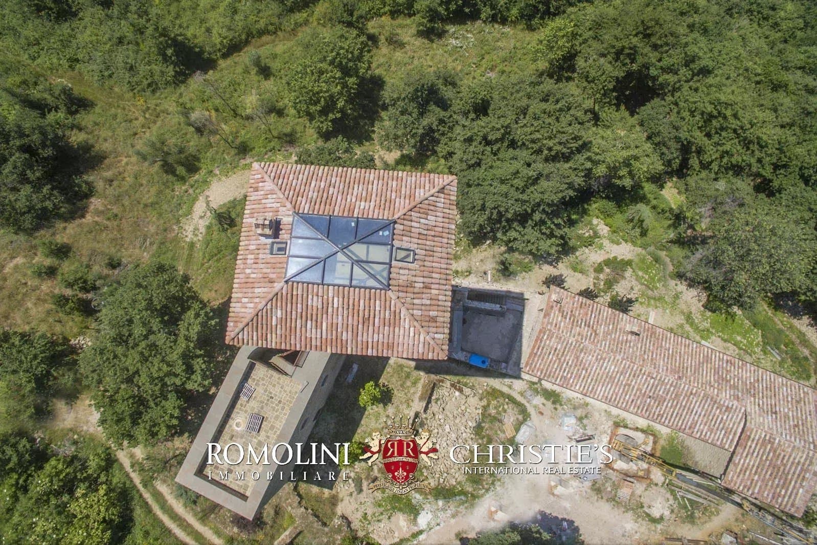 Castle For Sale In Umbria, Trasimeno Lake — Medieval Castle for sale in Tuscany, Italy