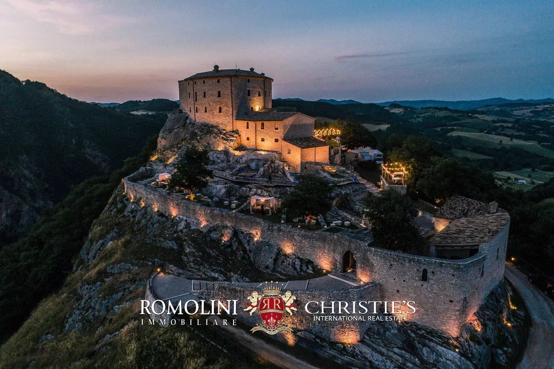 Castle, Luxury Boutique Hotel For Sale In Marche 2