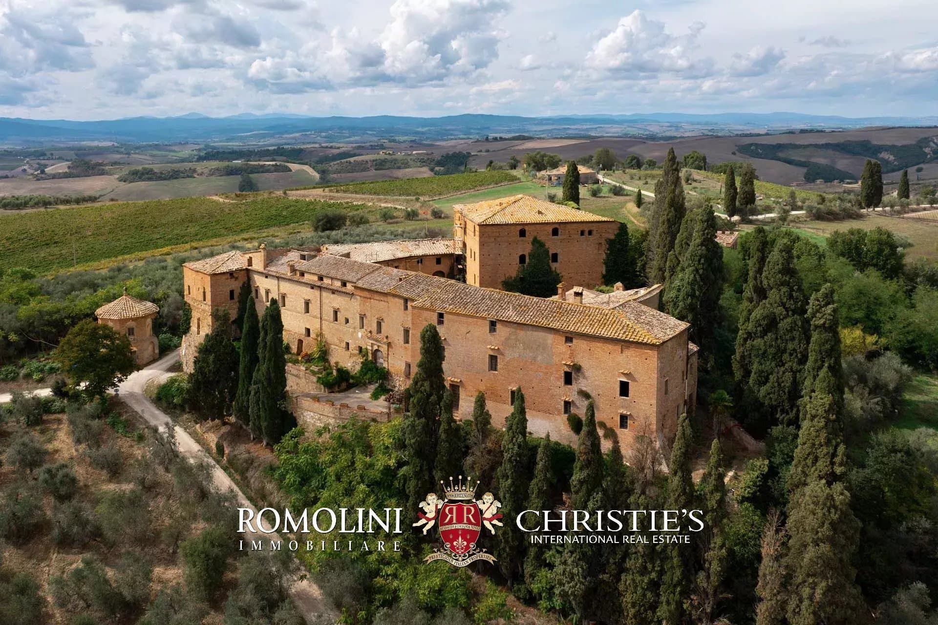 Castle To Be Renovated For Sale In Montalcino, Valdorcia 2