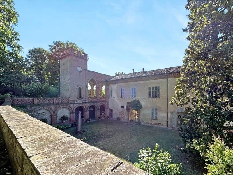 Castle With Three Hectares Of Land