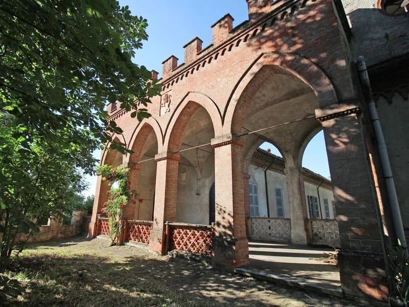 Castle With Three Hectares Of Land 2