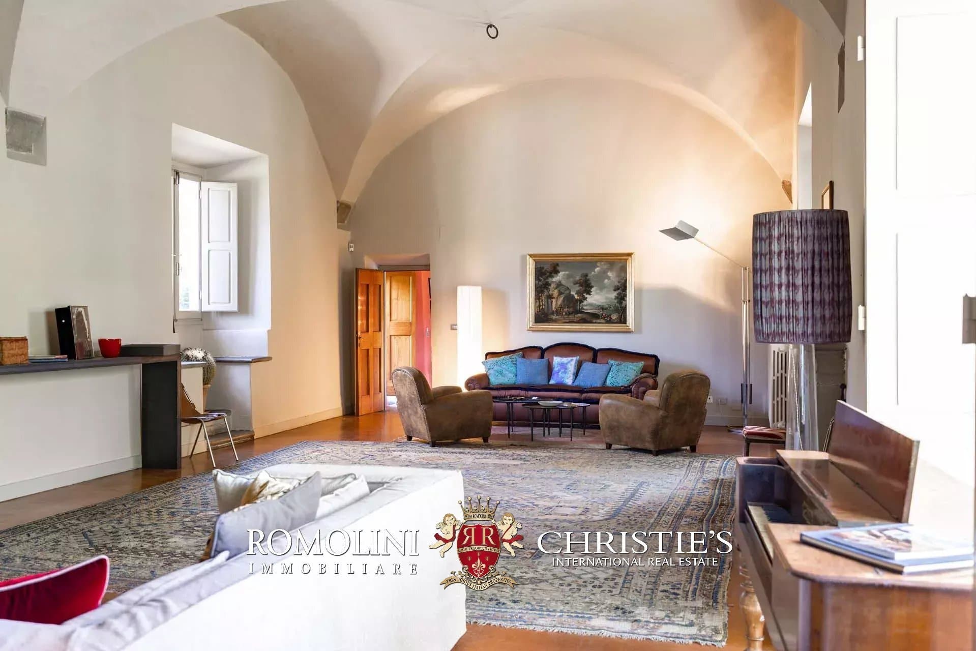 Castle With Views Of The Historic Center Of Florence For Sale 2