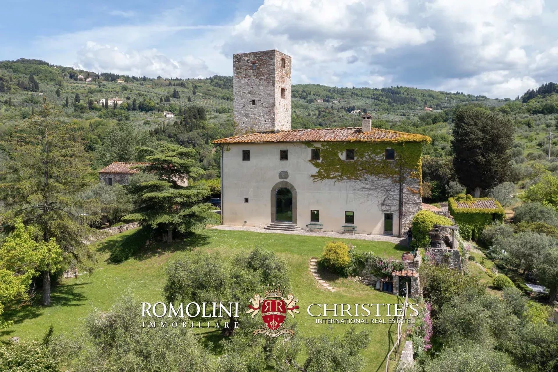 Castle With Views Of The Historic Center Of Florence For Sale