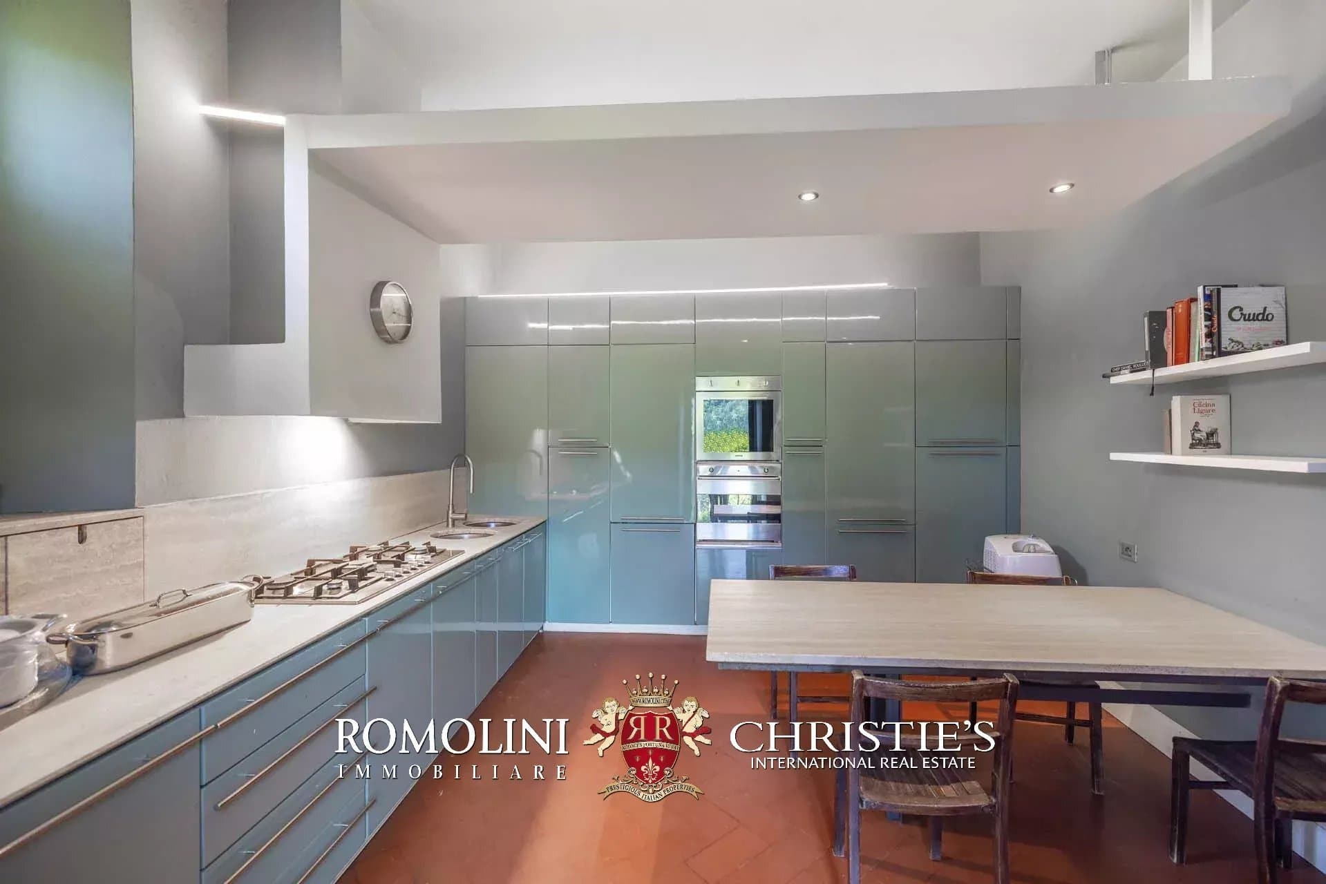 Castle With Views Of The Historic Center Of Florence For Sale 4