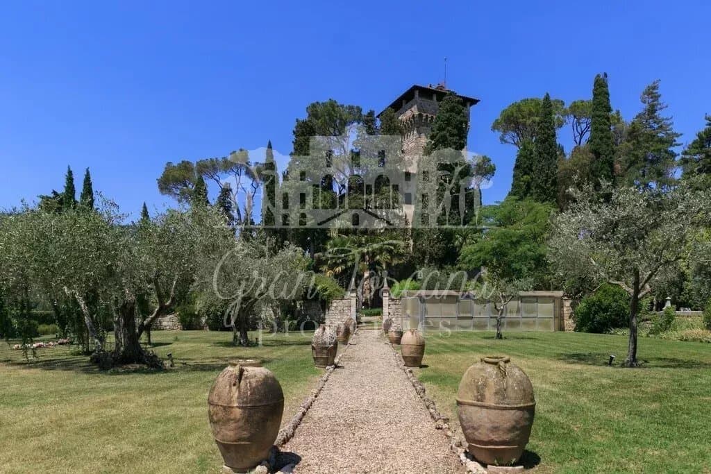 Cetona, Siena; Private Medieval Castle With Swimming Pool For Sale — Medieval Castle for sale in Tuscany, Italy