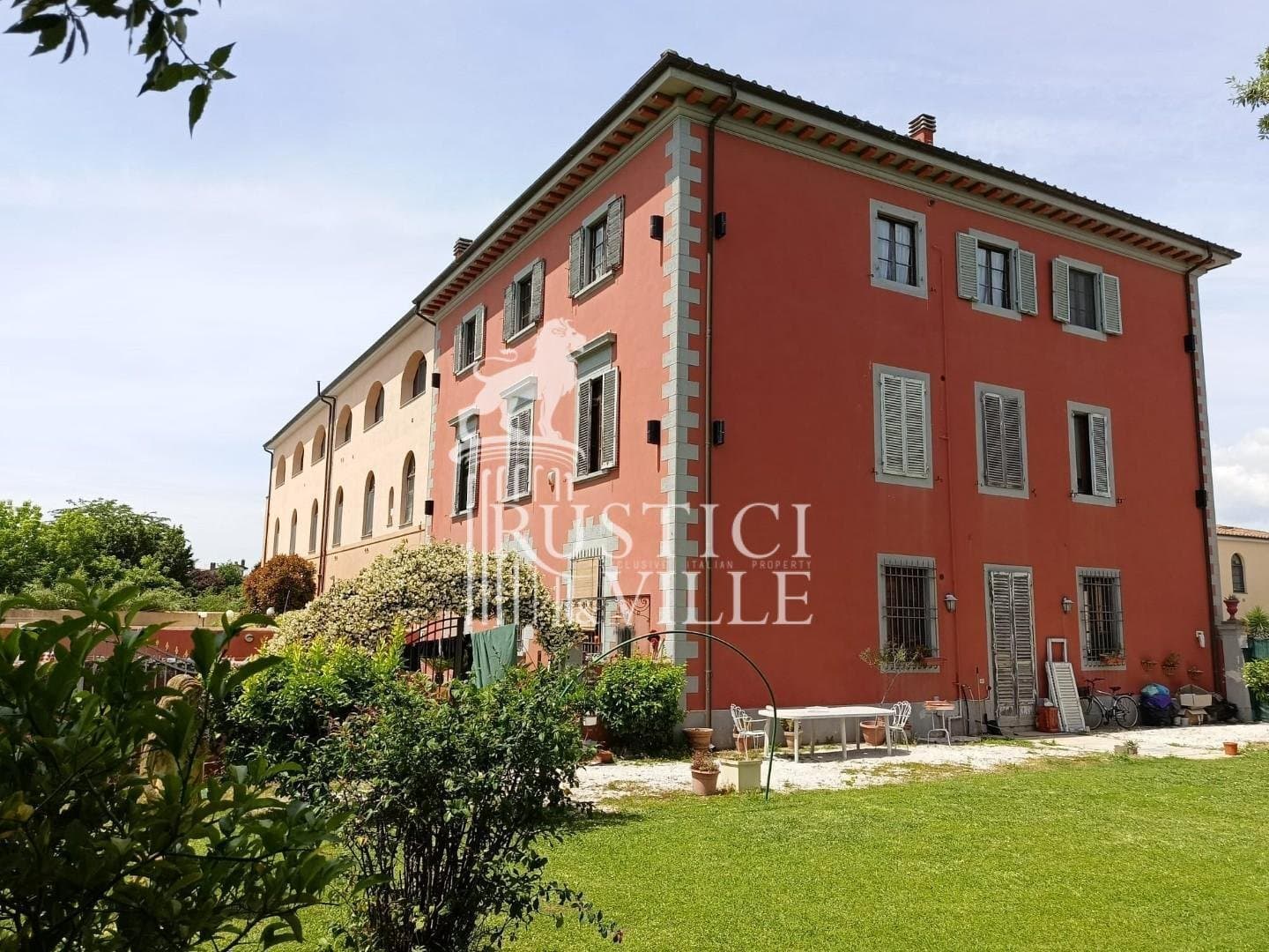 Edificio Storico In Vendita A Cascina Composto Da 20vani — Medieval Castle for sale in Tuscany, Italy