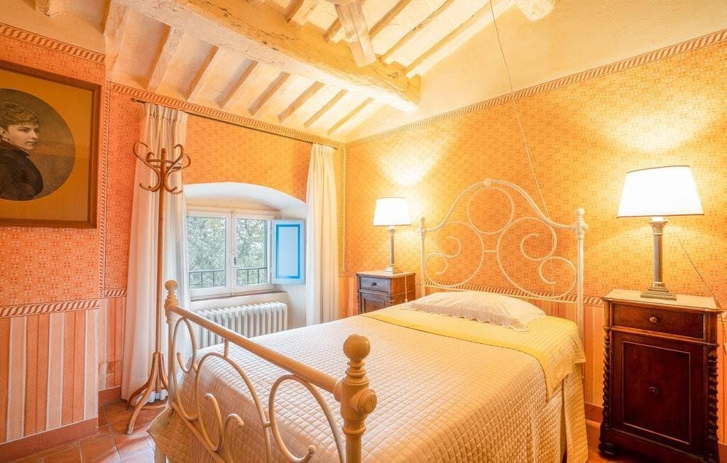 Edificio Storico In Vendita A Larciano Composto Da 12vani 4