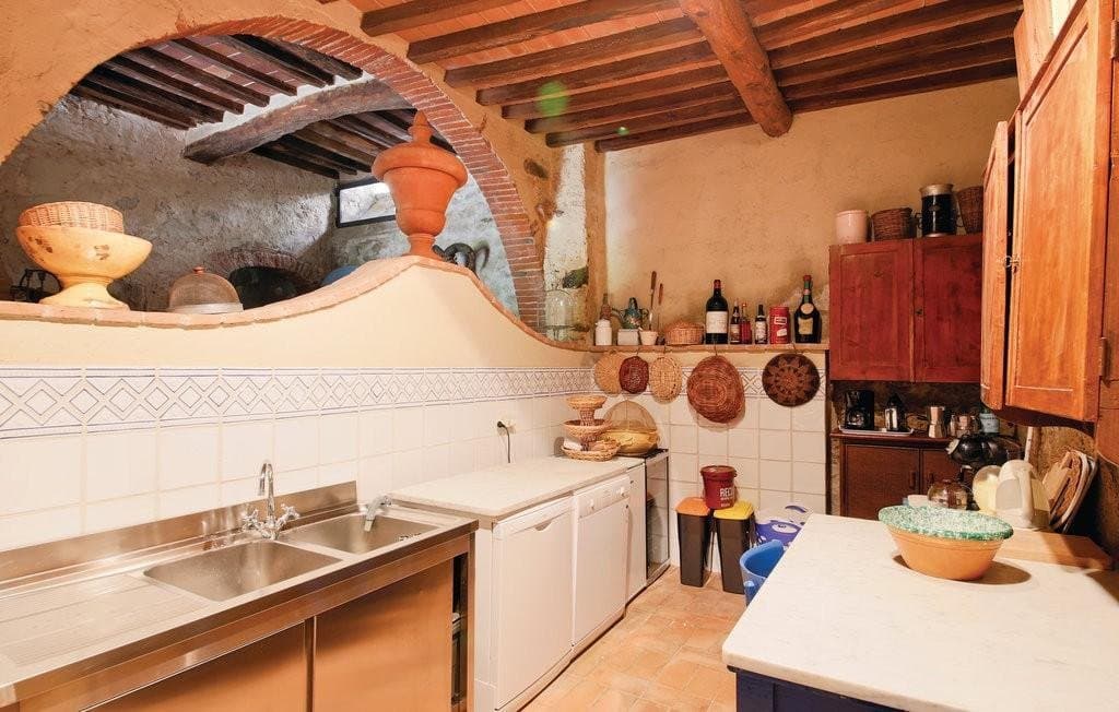 Edificio Storico In Vendita A Larciano Composto Da 12vani 5