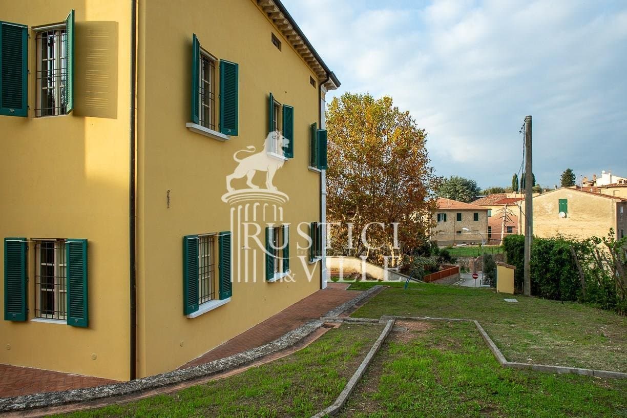 Edificio Storico In Vendita A Pisa Composto Da 17vani