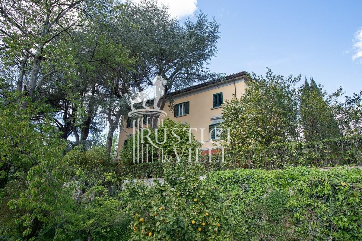 Edificio Storico In Vendita A Pisa Composto Da 30vani — Medieval Castle for sale in Tuscany, Italy
