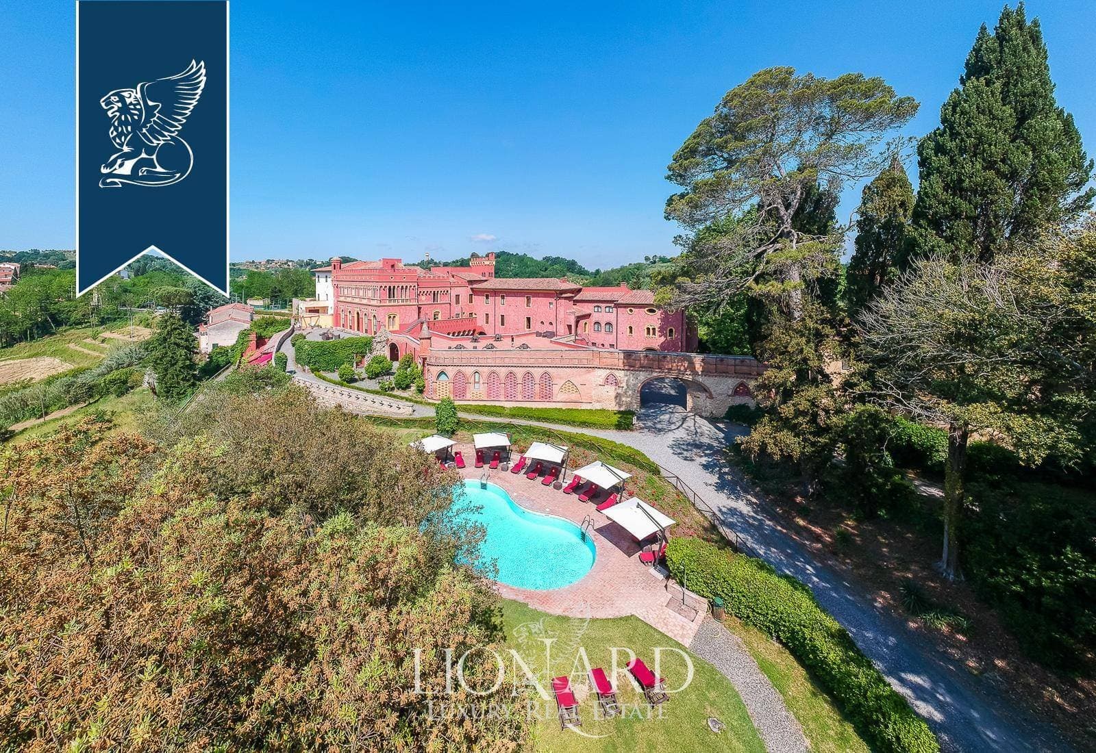 Enchanting 17th Century Castle For Sale In Pisa — Medieval Castle for sale in Tuscany, Italy