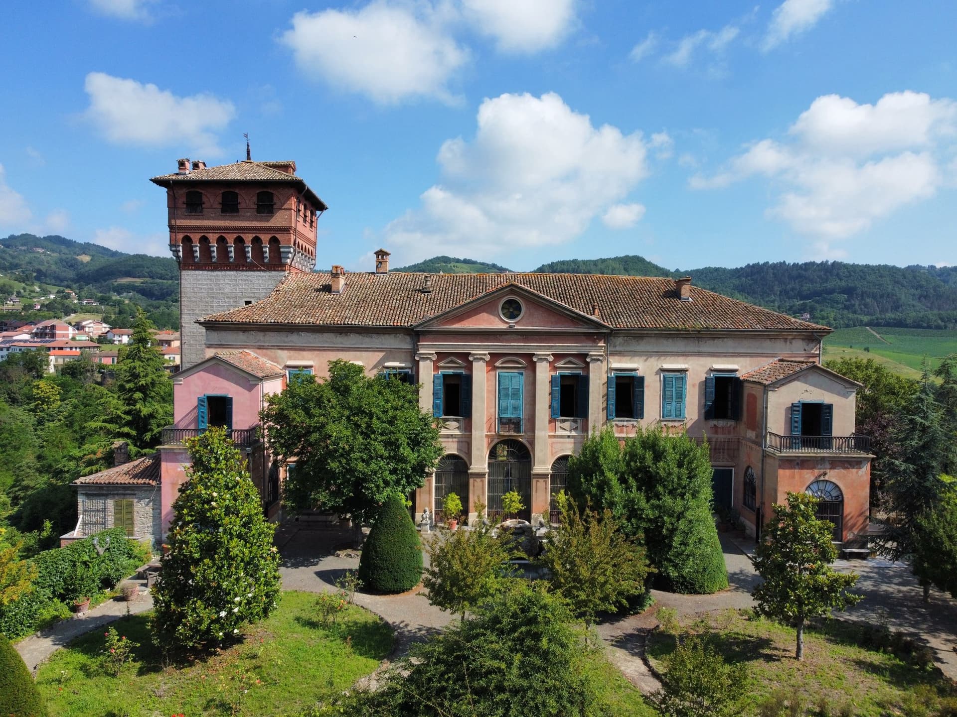 Exclusive Castle Of Bubbio, Langhe, Italy