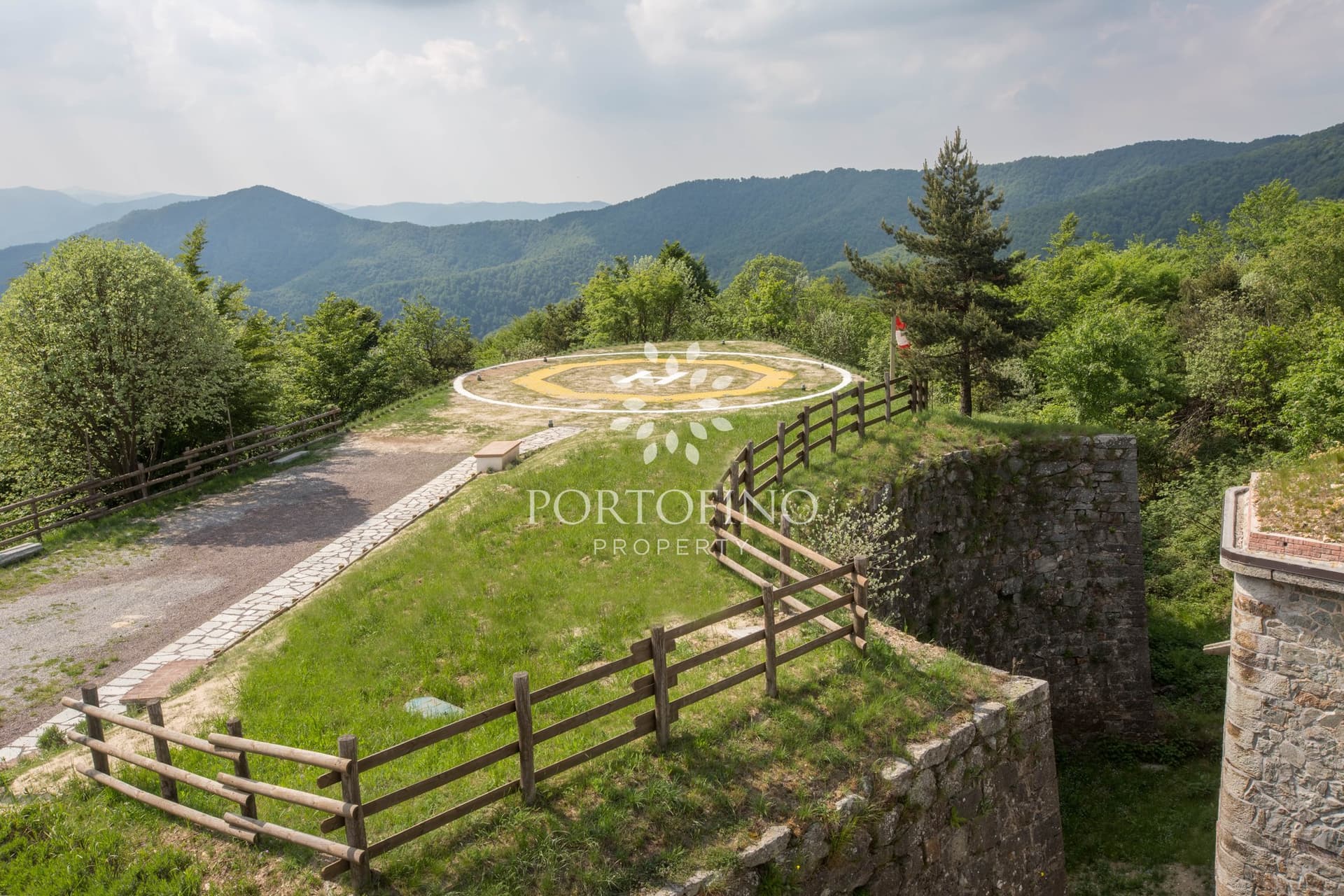 Forte Tortagna A Unique And Historic Property — Medieval Castle for sale in Liguria, Italy
