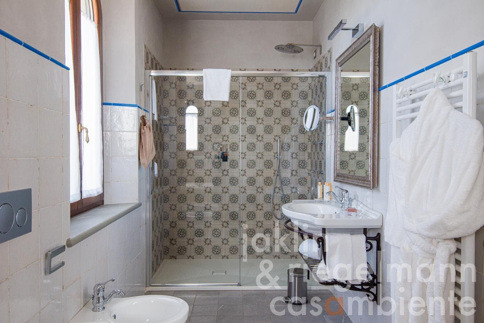 Historic Castle With Vineyard And Sea Views In Tuscany 4