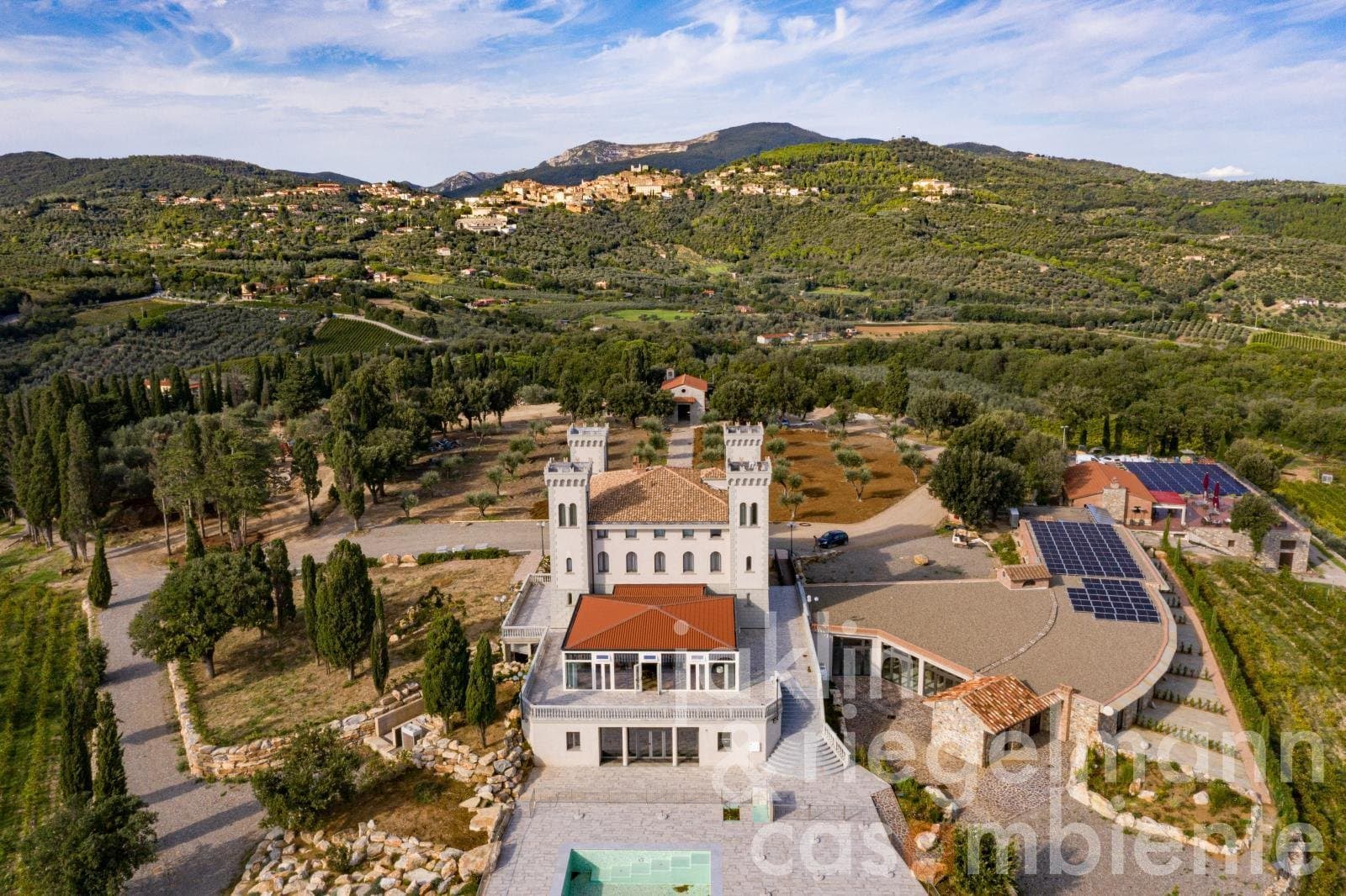 Historic Castle With Vineyard And Sea Views In Tuscany 5