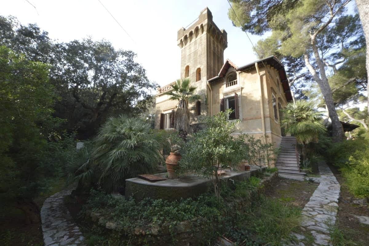 Little Castle By The Sea With Panoramic Views And Private Park — Medieval Castle for sale in Tuscany, Italy