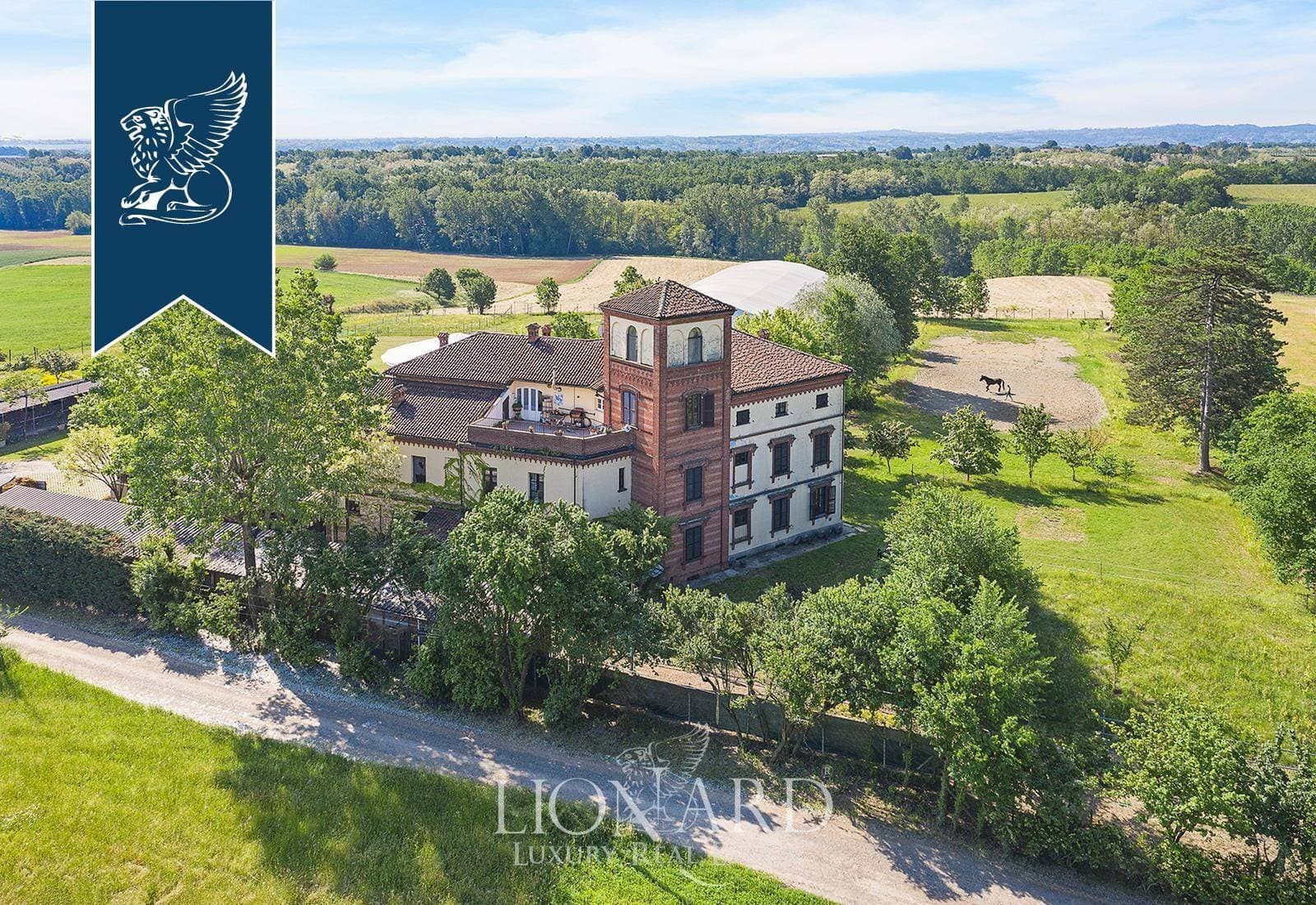 Luxurious Property With Stables In Monferrato 4