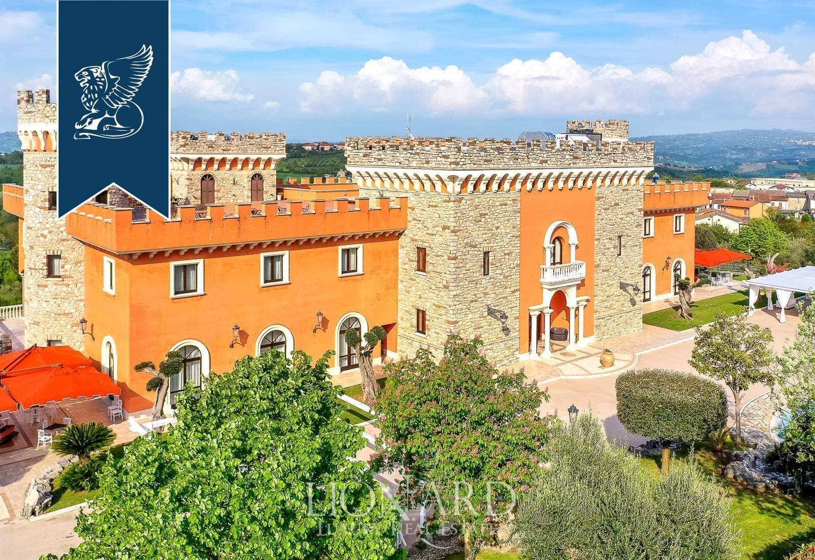 Luxury Castle For Sale In The Heart Of Campania — Medieval Castle for sale in Campania, Italy