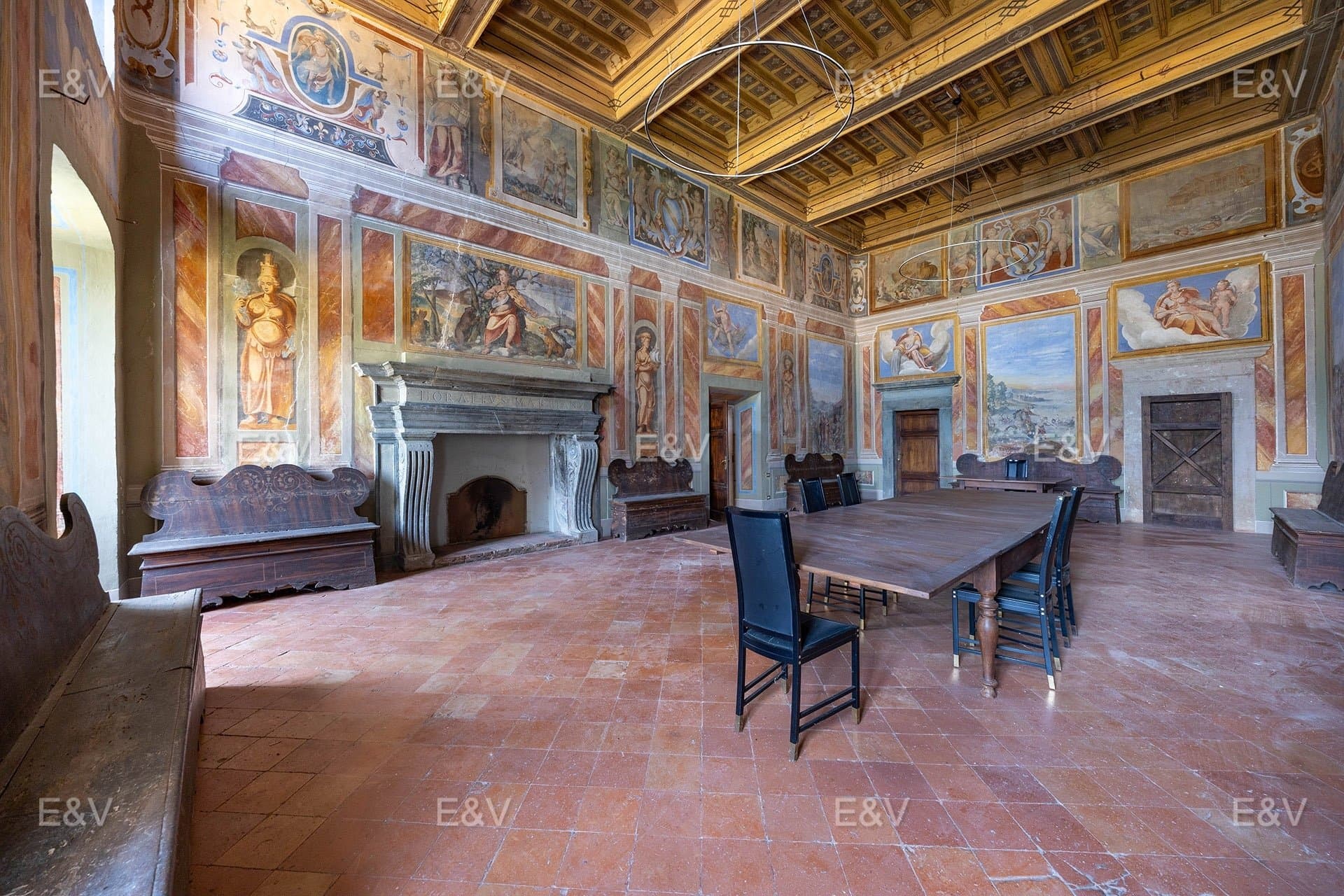 Millennial Castle In Umbria — Medieval Castle for sale in Tuscany, Italy