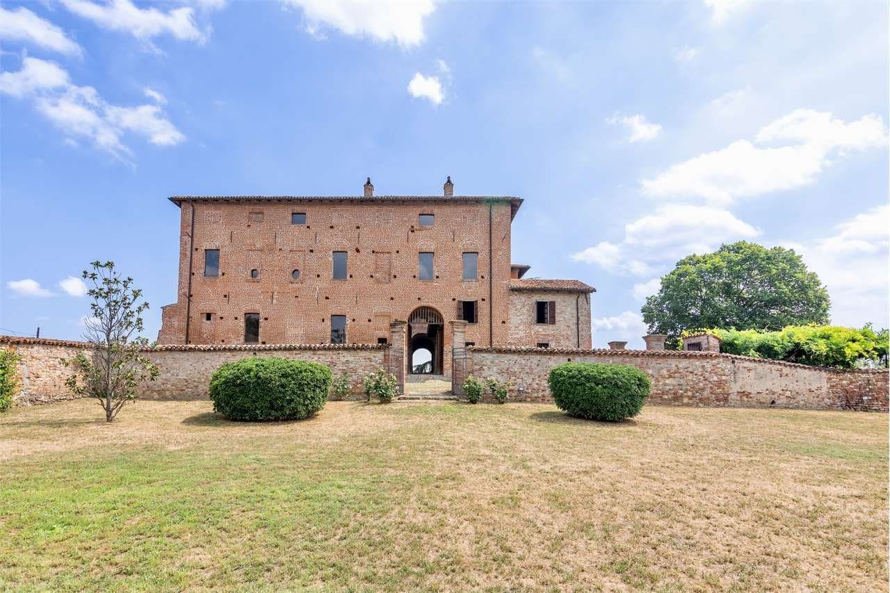 Ziano Piacentino Seminò Castle Val Tidone — Château for sale in Emilia-Romagna, Italy