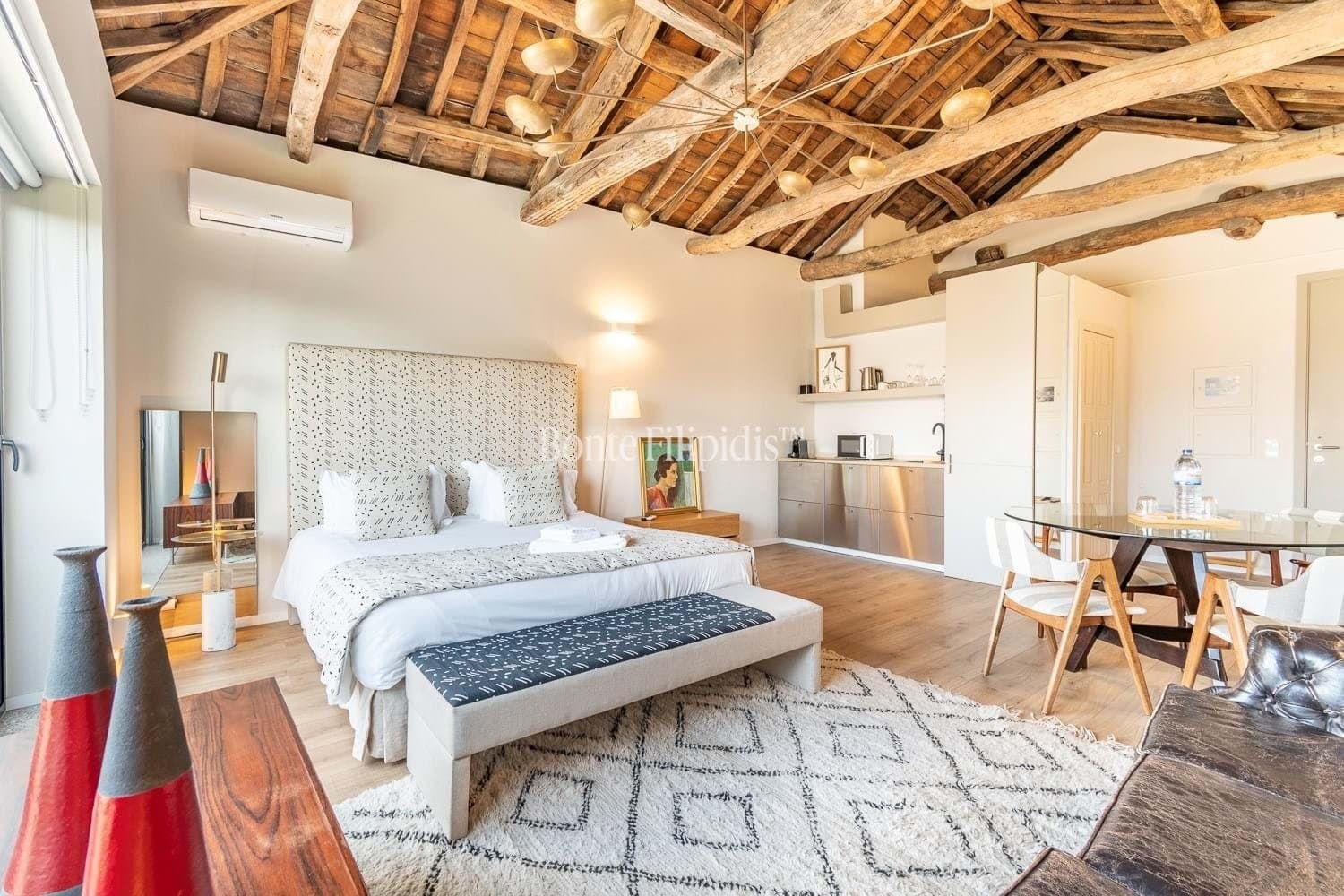 Historic Charm Meets Modern Comfort At Palácio Fenizia 5
