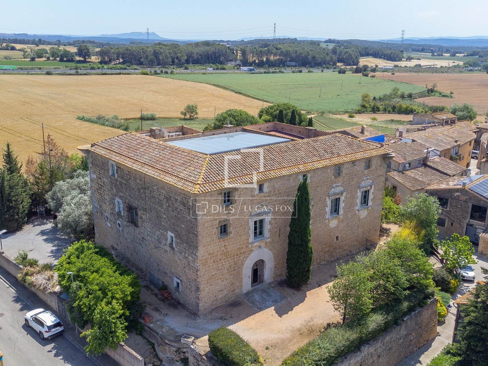 16 Bedroom Castle For Sale In Alt Empordà, Girona — Medieval Castle for sale in Catalonia, Spain