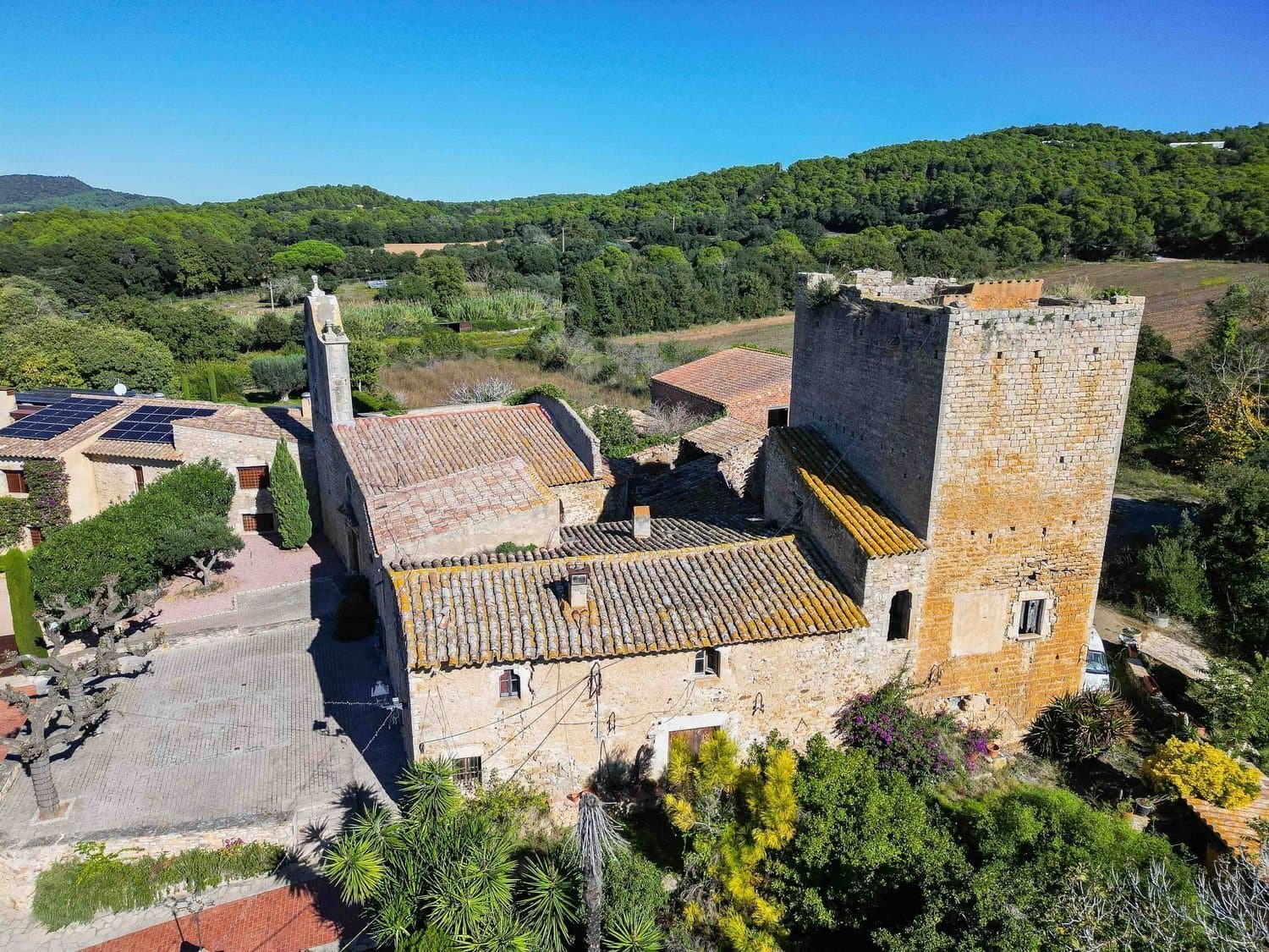 Bisbal Emporda Rustic Castle — Medieval Castle for sale in Catalonia, Spain