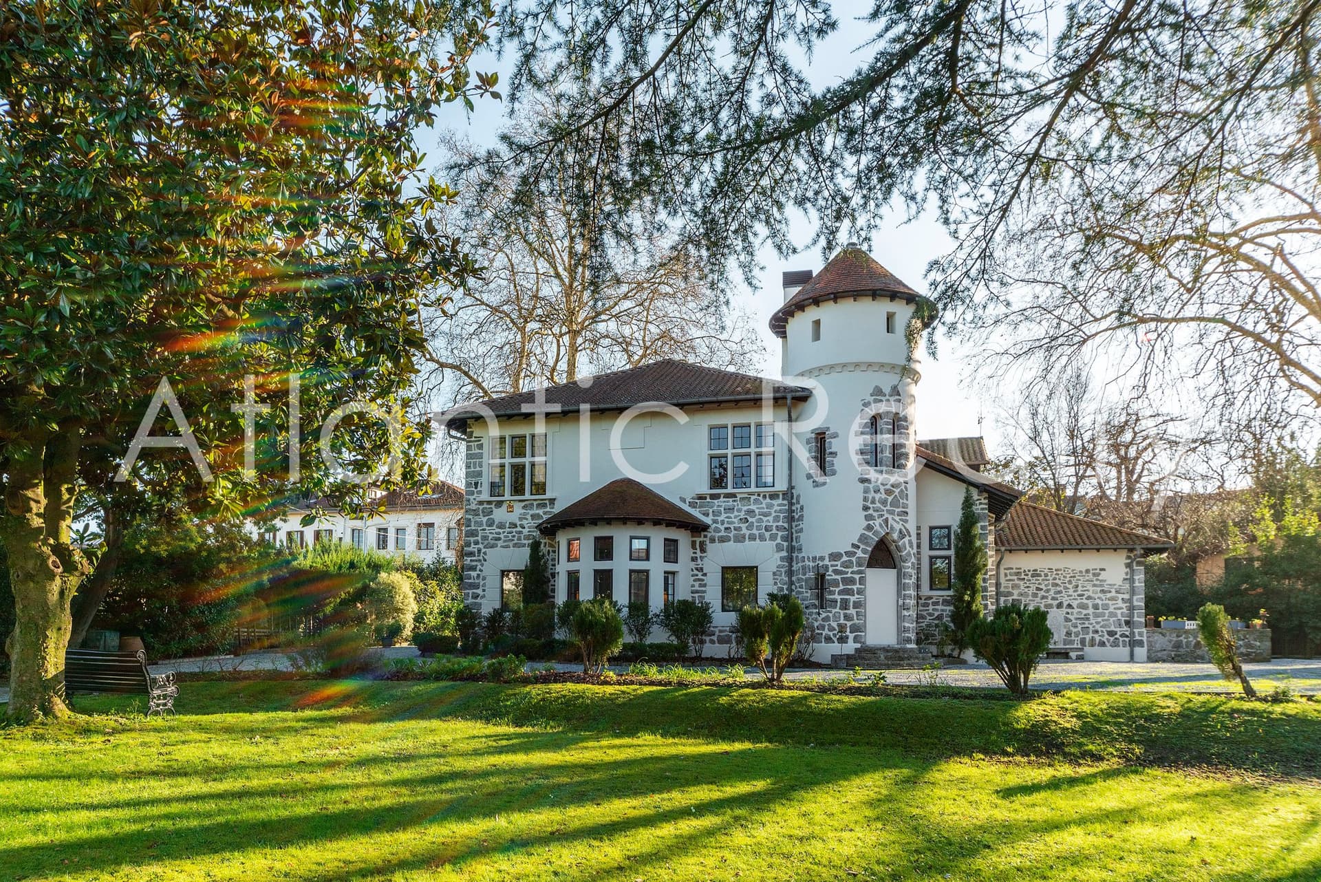 Breton Style Mansion Between San Sebastian And Biarritz — Château for sale in Brittany (Bretagne), France