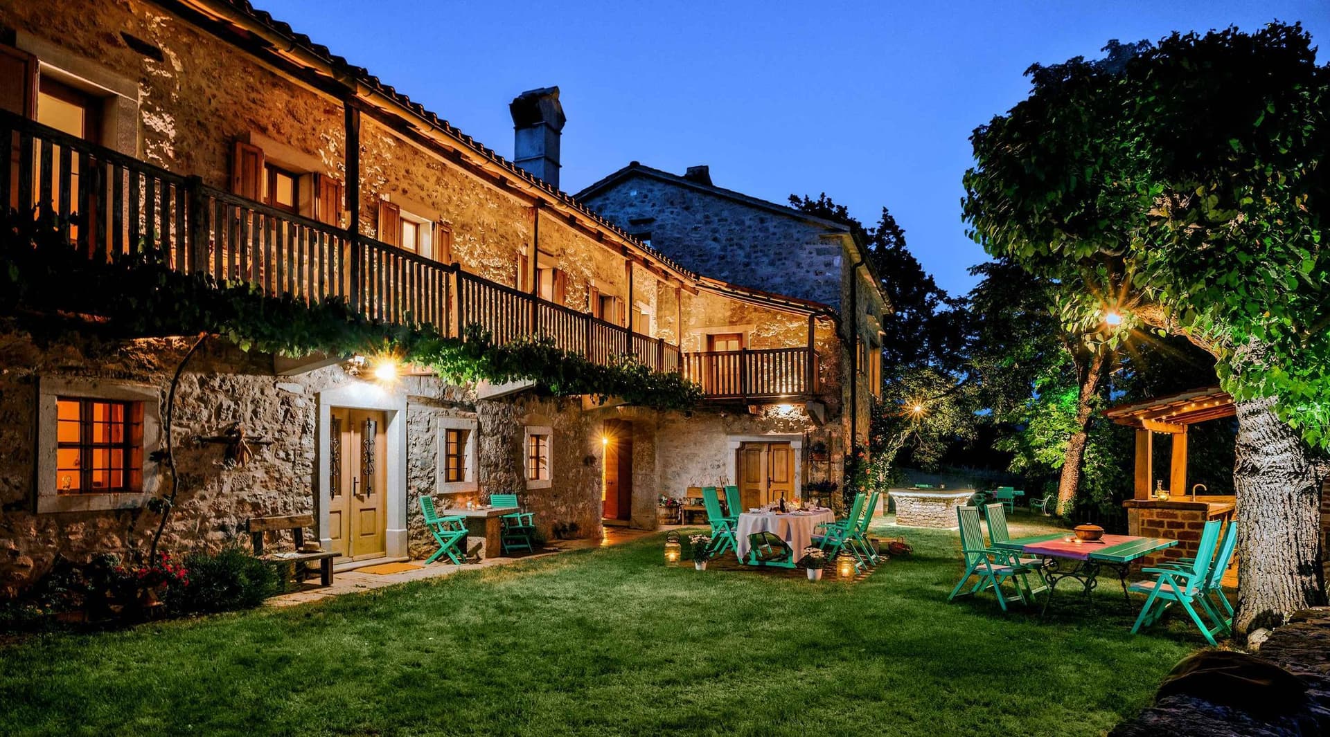 Château Asa – Luxury Villa Near Trieste And Istria, Just One Hour From Venice — Château for sale in Occitanie, France