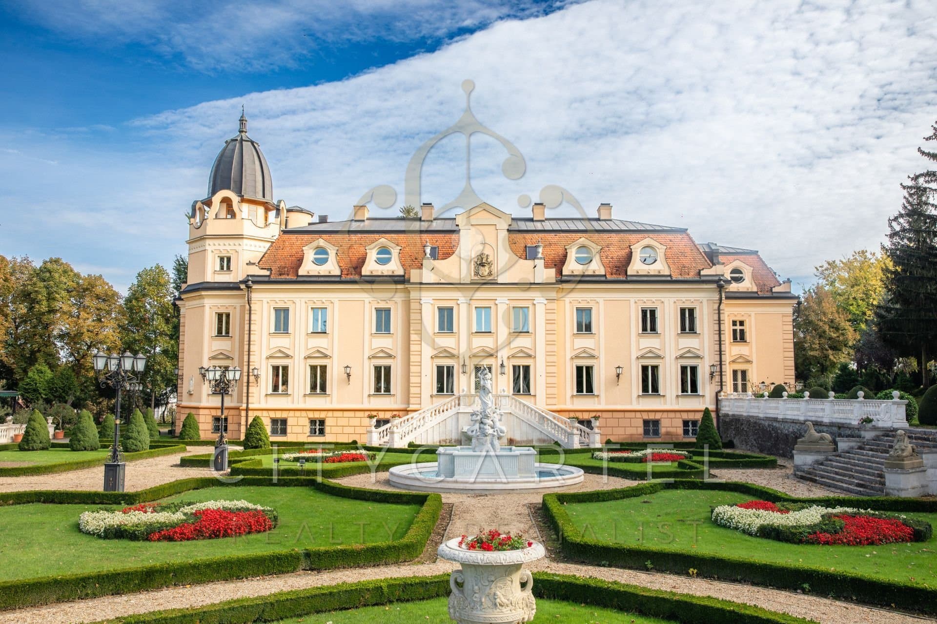 Stunning Castle For Sale, Near Austria — Medieval Castle for sale in Occitanie, France