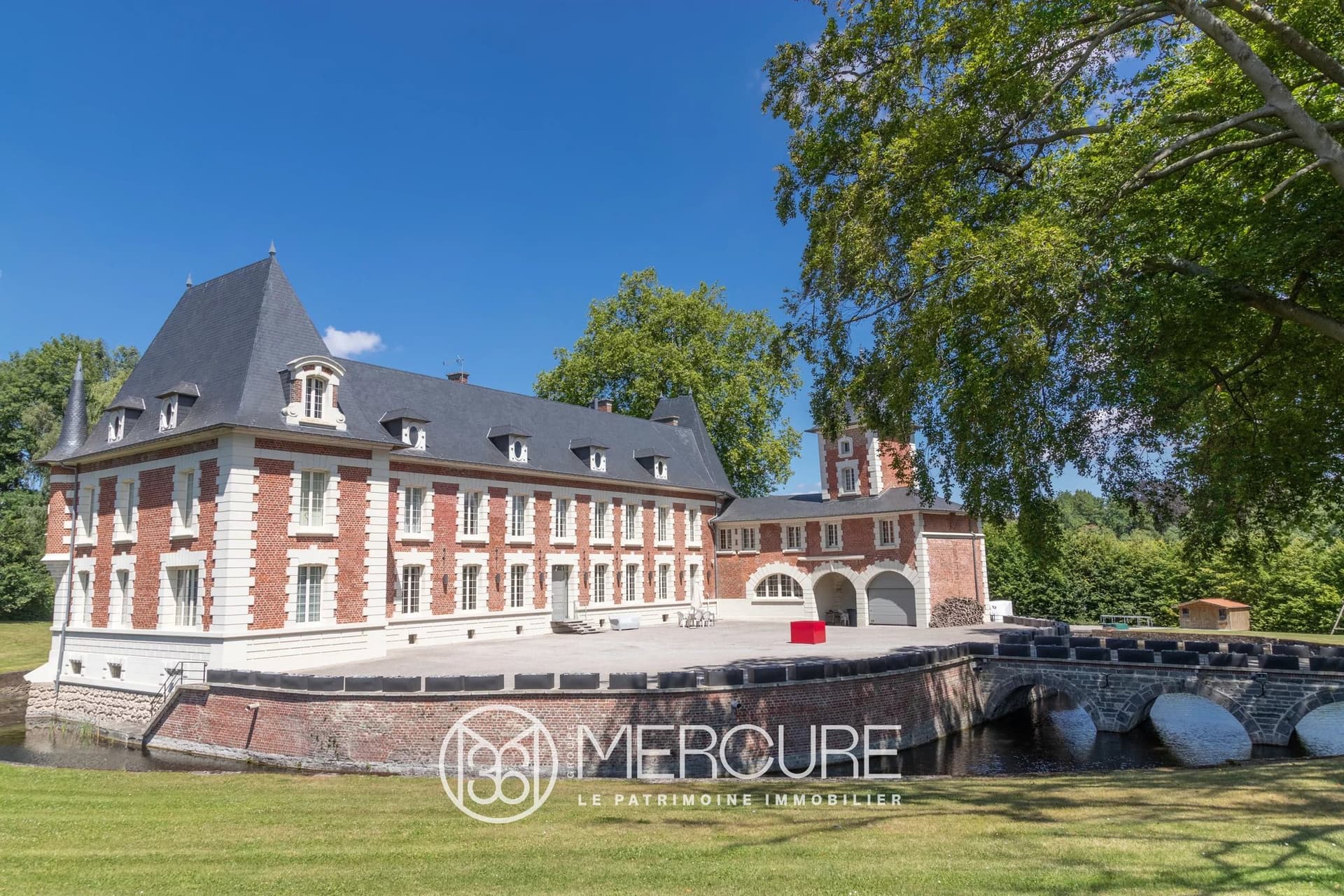 North Of France Superb 18th Chateau — Medieval Castle for sale in Hauts-de-France, France
