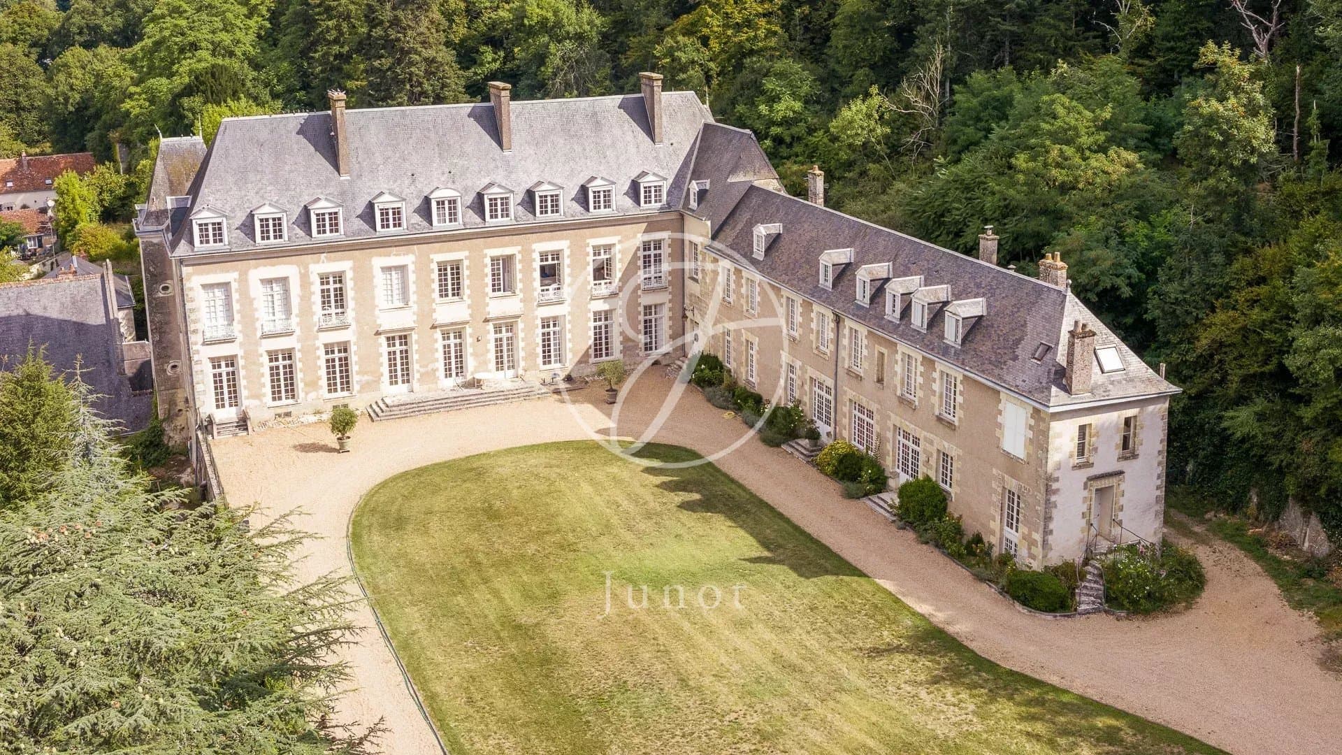 Château Amboise 1100.0 Sqm 9 Bedrooms