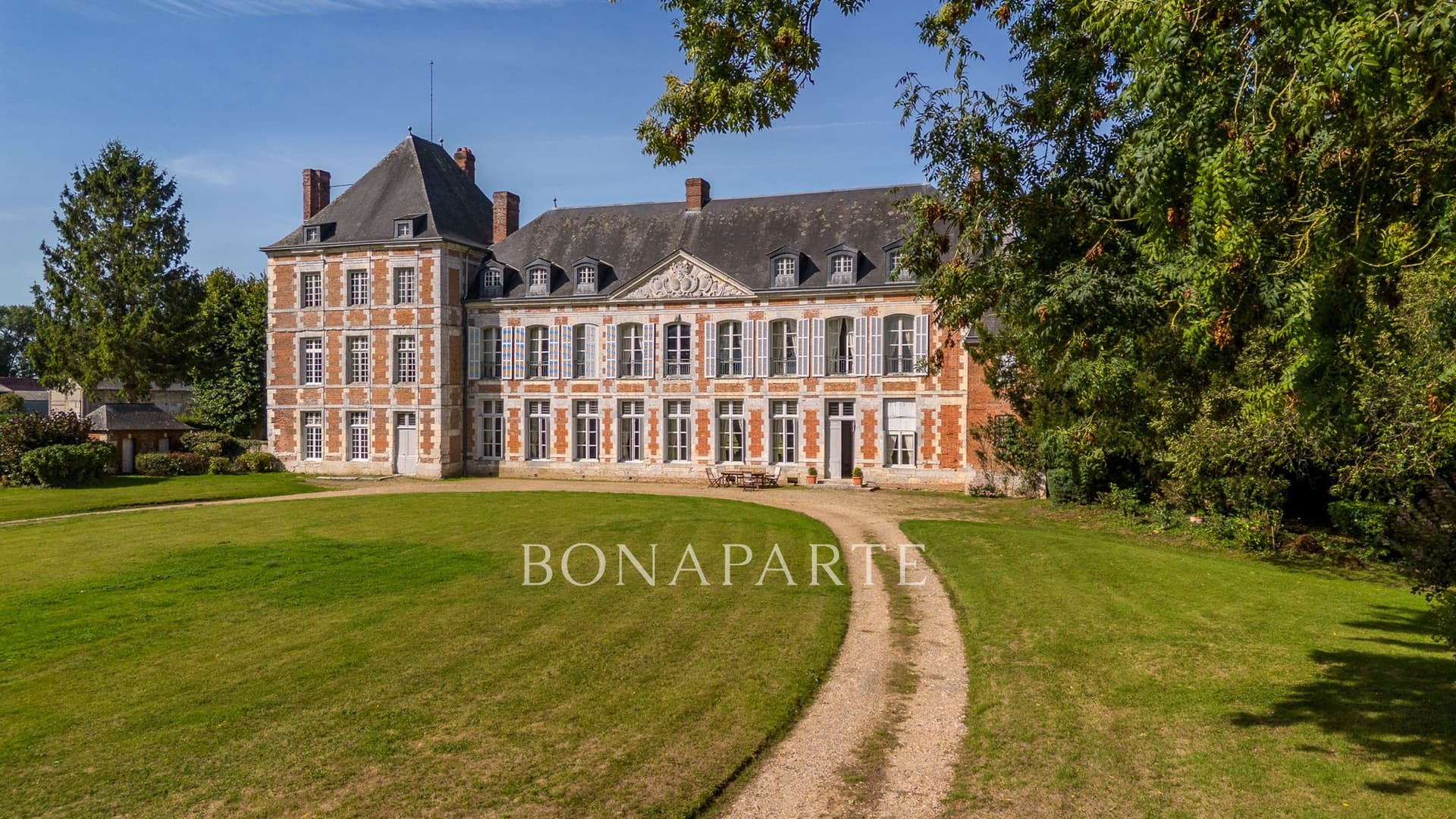 Château Du XVII Ie Et Son Domaine De 13 Hectares
