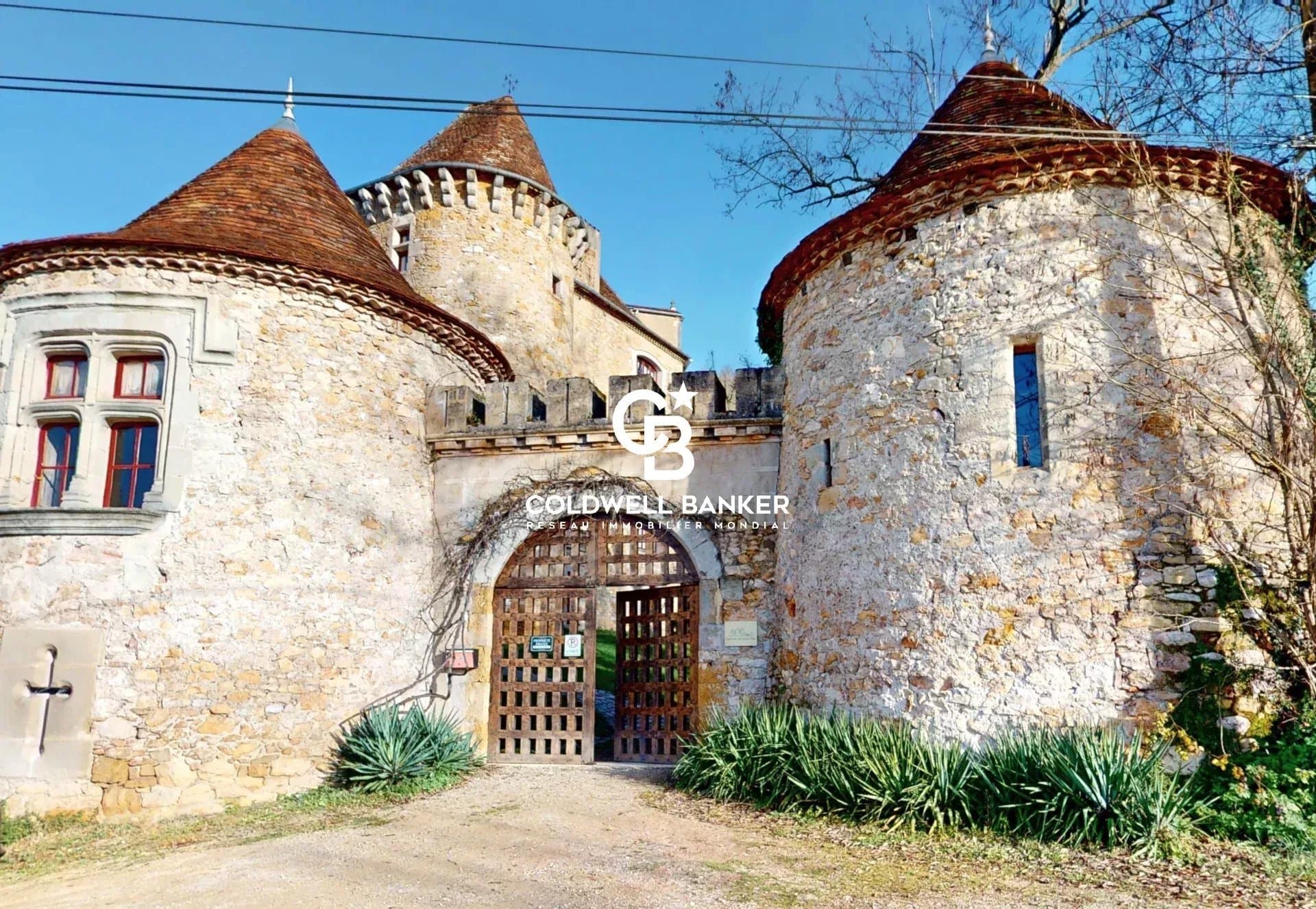 Listed Heritage Estate – Exceptional Château At The Heart Of A Preserved Territory 2