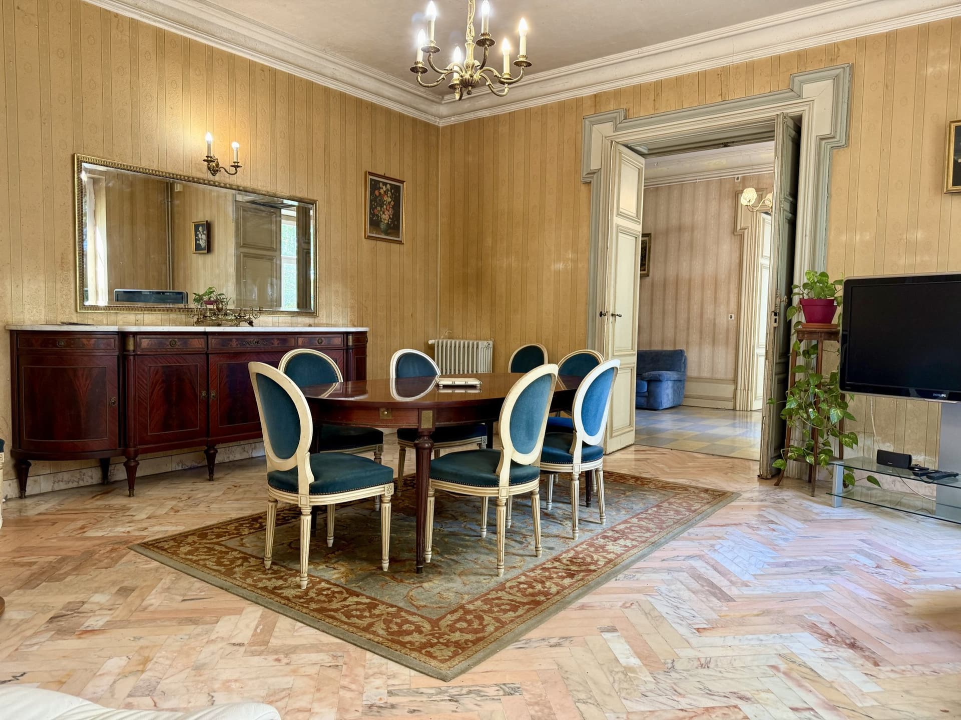 Near Villeneuve Sur Lot Magnificent Riverside Chateau With 6 Bedrooms And 8 Hectares Of Land 3