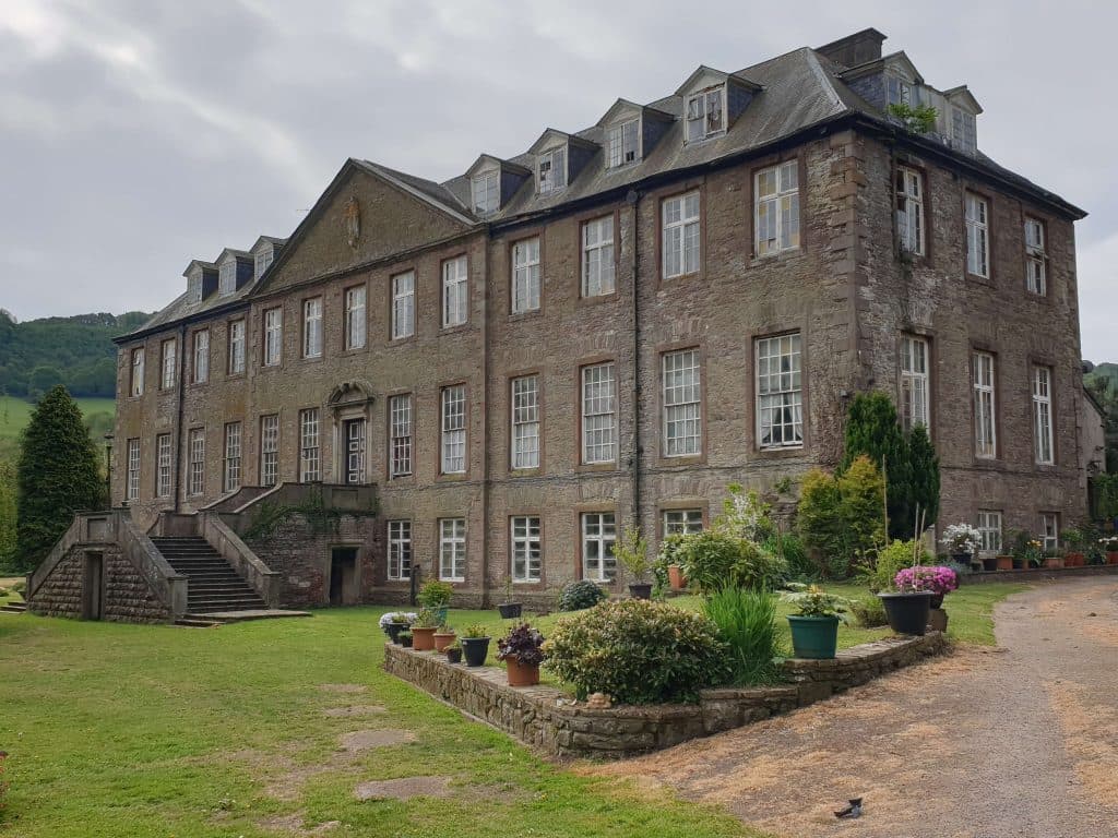£200k-£250k Monmouth, WALES. Imposing Listed Property for Renovation — Medieval Castle for sale in Wales, United Kingdom