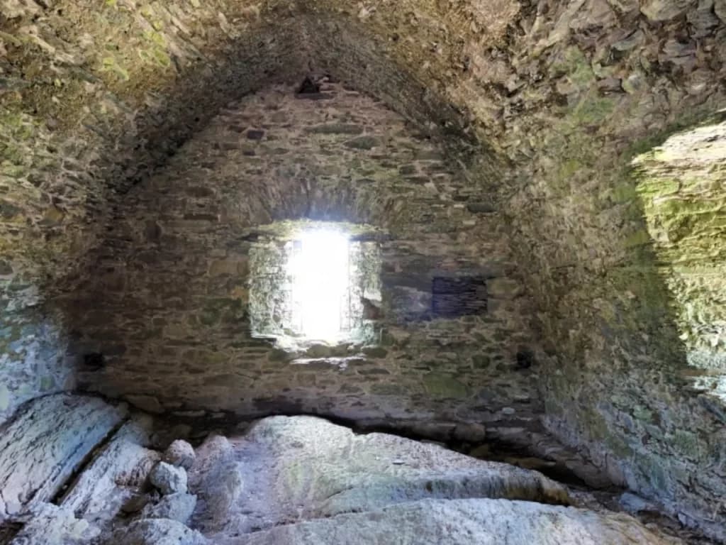 €200k Co. Cork, IRELAND. Medieval Irish Castle For Sale 2